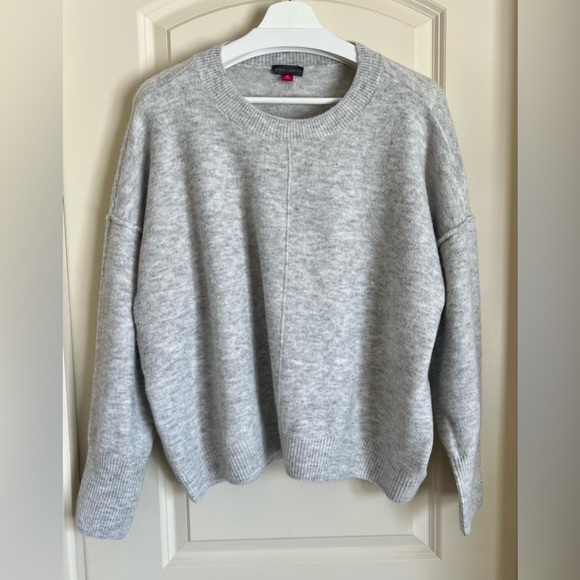 Vince Camuto Sweaters - Women’s Gray Crewneck Sweater XL